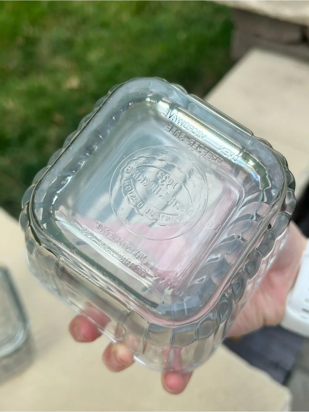 Anchor Hocking set of 2 glass food storage containers with lids